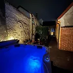 아파트 Tessa House